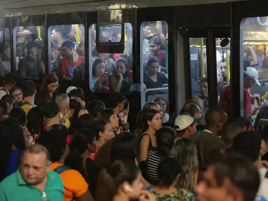 Passageira com três filhos humilhada por motorista de ônibus receberá indenização de R$ 10 mil