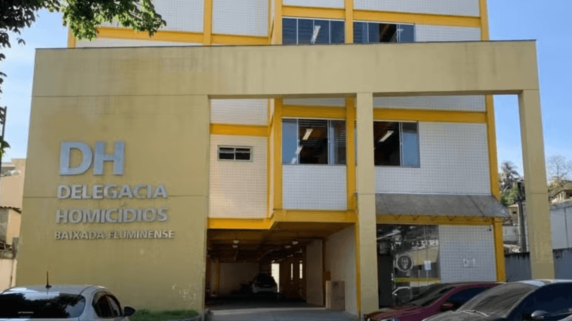 Homem é morto a tiros enquanto estava com filho no colo, em Nova Iguaçu
