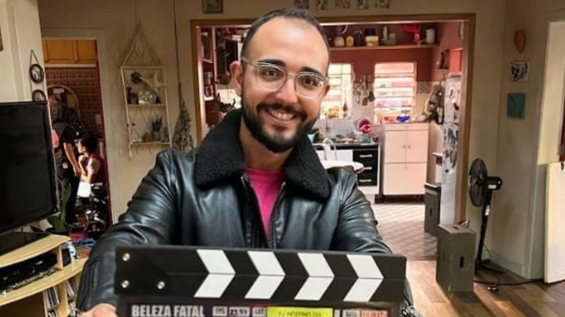 Autor Raphael Montes ironiza haters e diz que vai escrever autoajuda: 'Histórias edificantes'