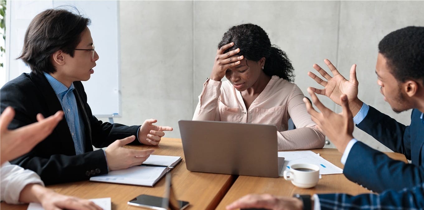 Mais vozes, menos direção: o risco do excesso de comunicação nas crises