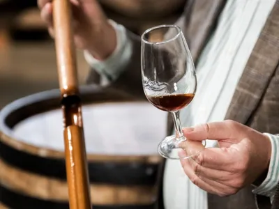 Dia do Sommelier: conheça profissão que faz do vinho protagonista em restaurantes e eventos
