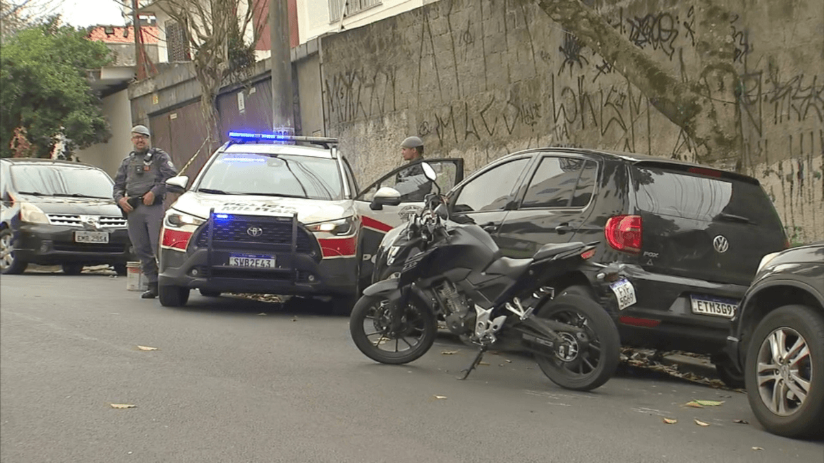 Tiroteio, fuga e prisão: policial de folga reage a assalto e mete o dedo no gatilho