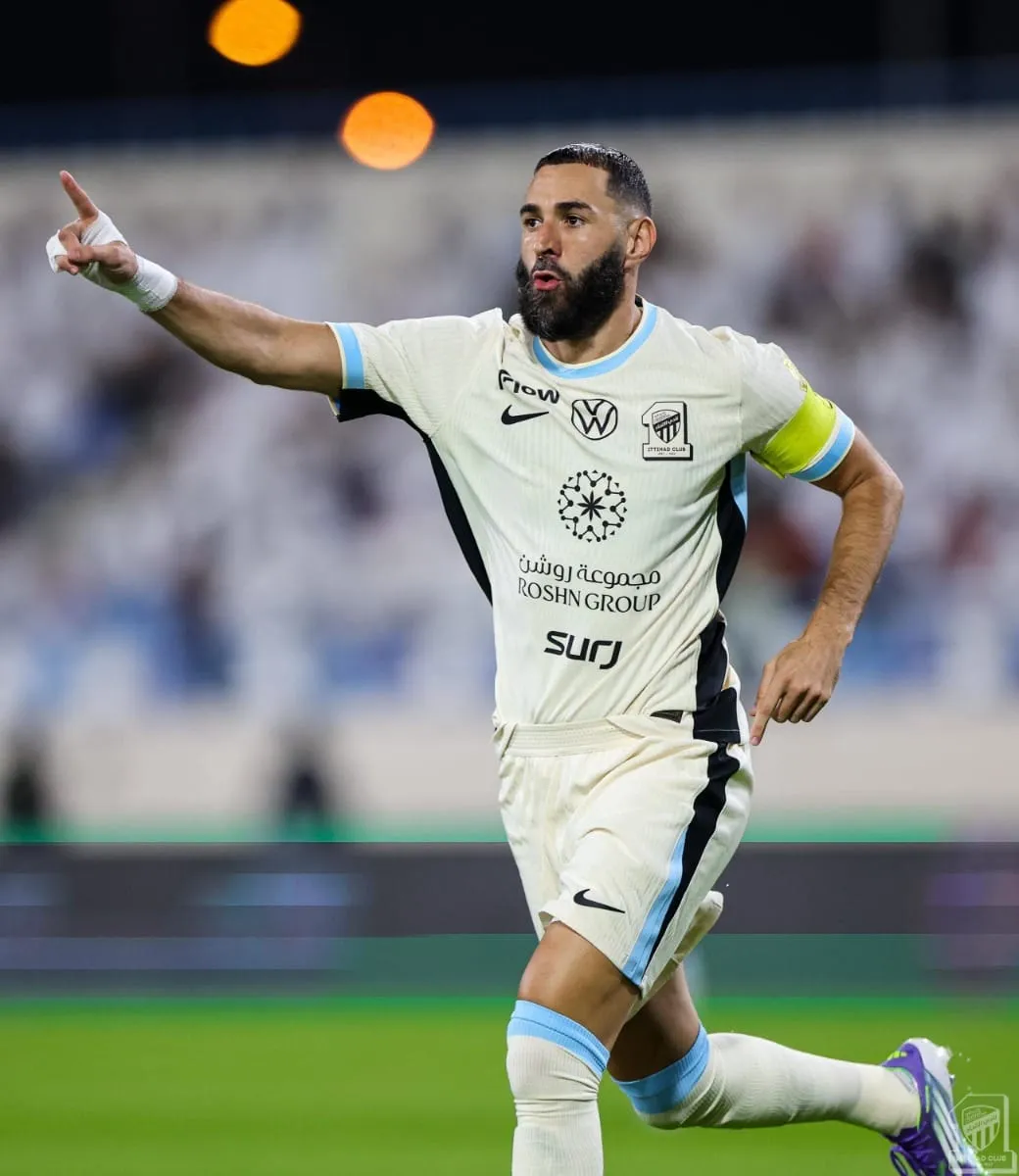 Benzema comemora gol pelo Al Ittihad. Foto: X (ittihad)
