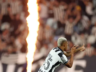 Com golaços, Botafogo goleia Bragantino e se recupera após duas derrotas no Nilton Santos