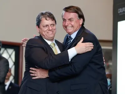 Tarcísio visitará Bolsonaro na prisão nesta 5ª (22) após aval de Moraes