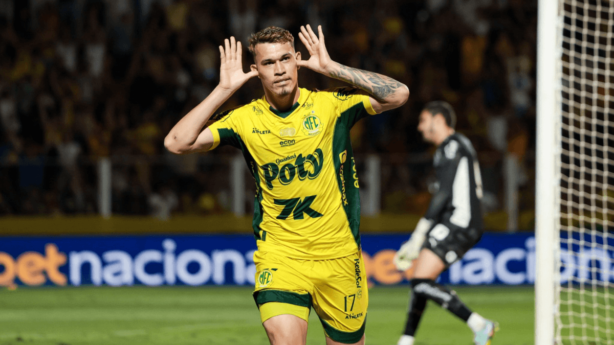 Flamengo mantém liderança do Brasileirão após empate no Maracanã