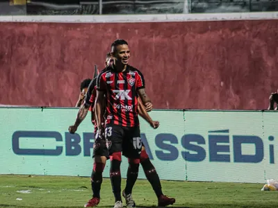 Vitória reage após 8 a 0 e bate Atlético-MG em jogo de técnicos interinos