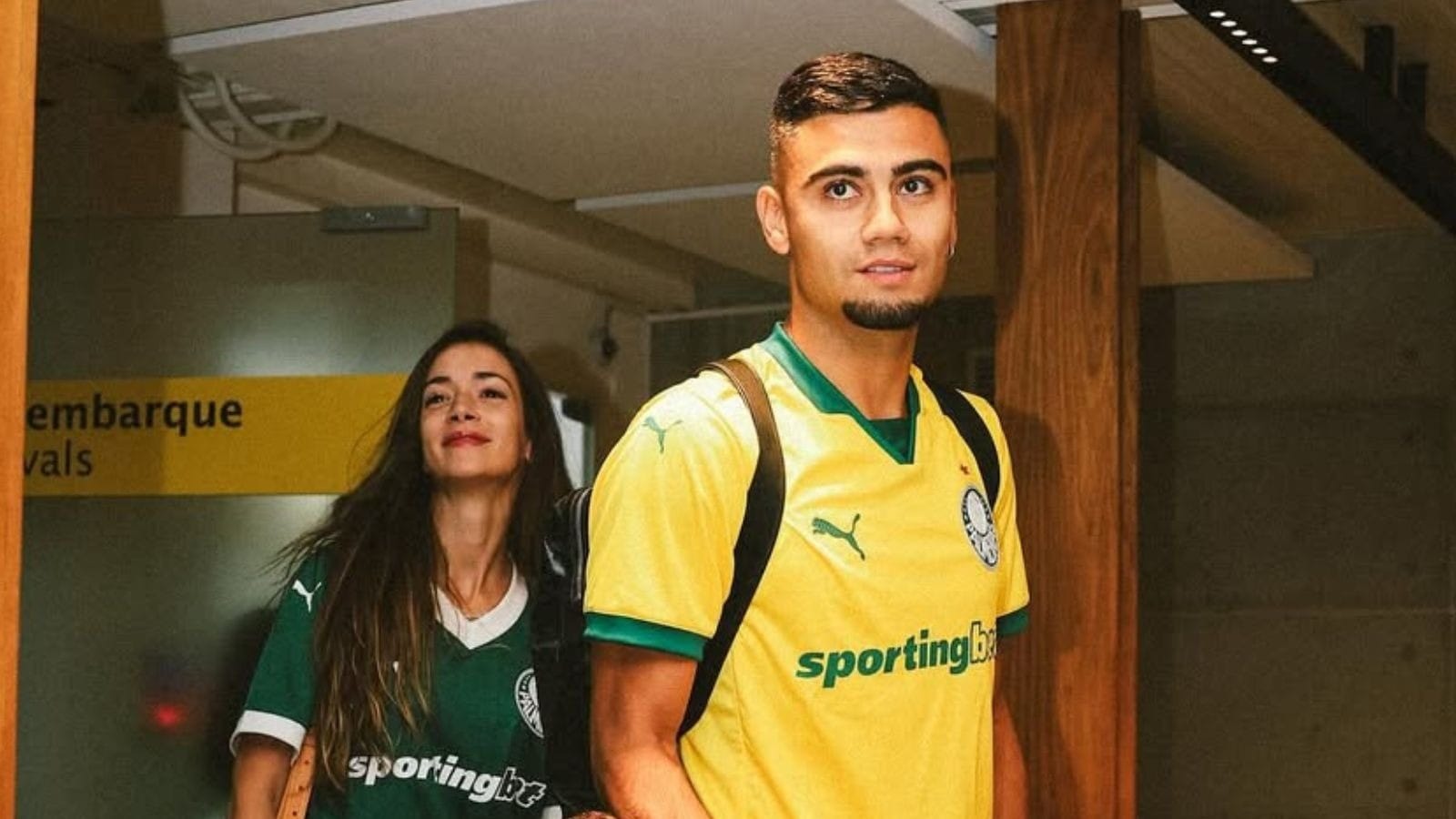Andreas Pereira chega ao Brasil para se apresentar ao Palmeiras