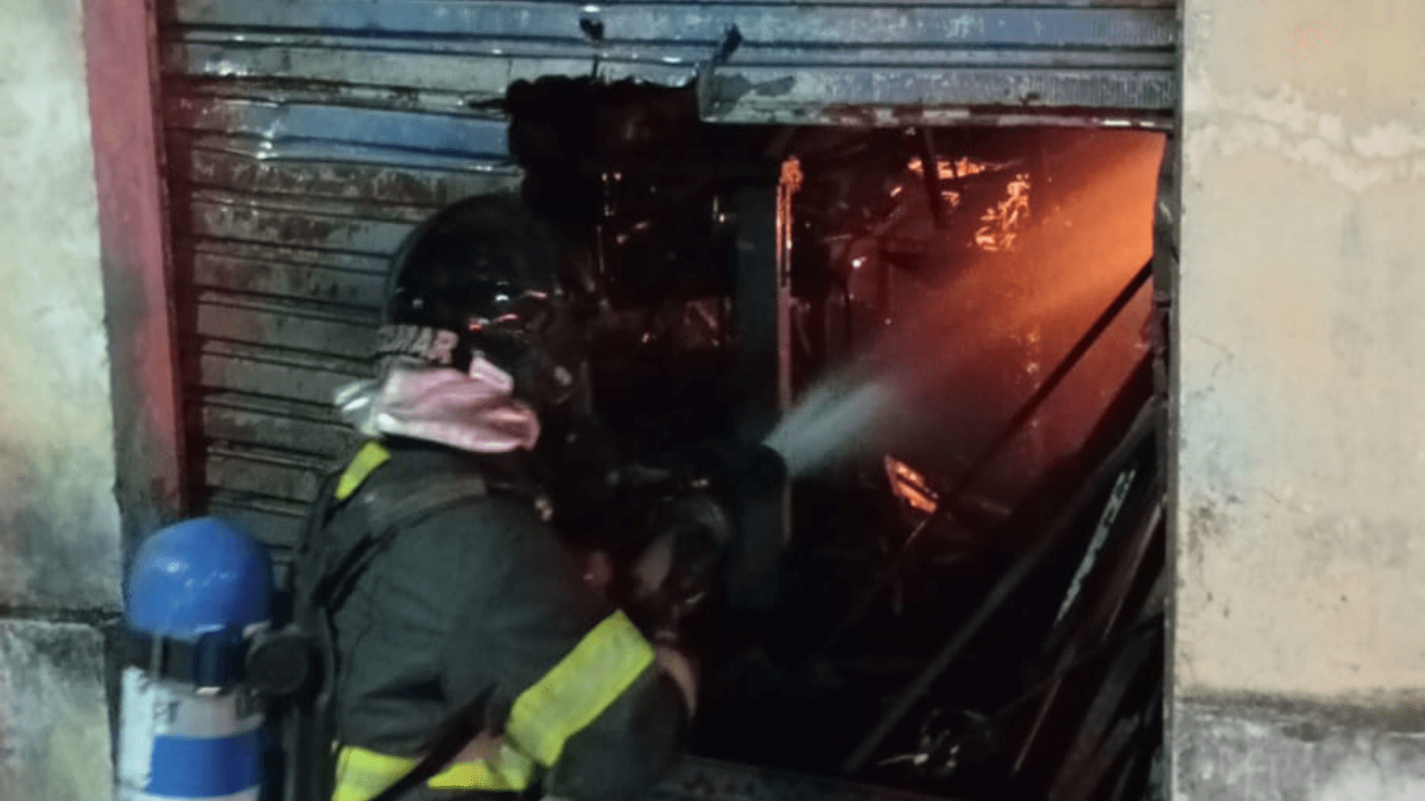 Incêndio destrói dois estabelecimentos comerciais em Presidente Prudente