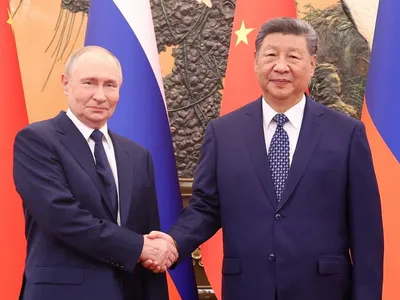 Xi e Putin reafirmam laços de 'velhos amigos' durante encontro em Pequim
