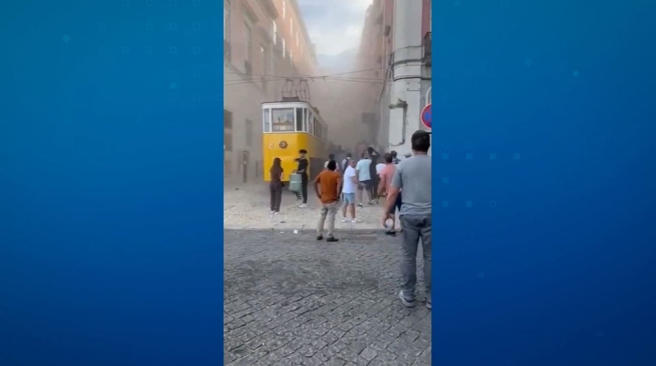 Acidente com bondinho deixa 15 mortos e 18 feridos em Lisboa