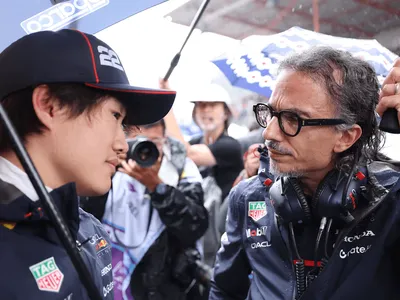 Mekies garante apoio a Tsunoda e afirma que Red Bull não tem pressa para definir dupla de 2026