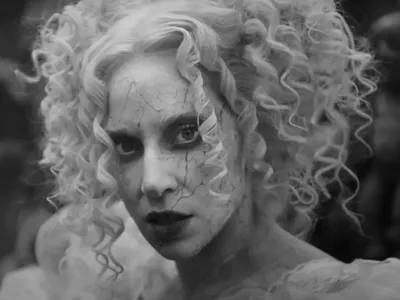 Lady Gaga estreia em 'Wandinha' e lança música inédita para a série