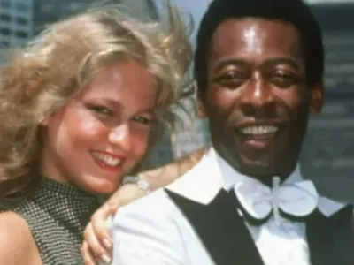 Xuxa só fez filme polêmico com menor de idade por insistência de Pelé, diz livro