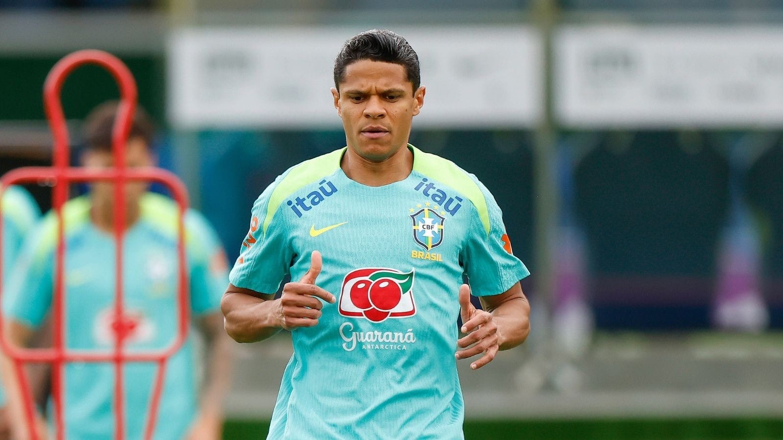 Douglas Santos exalta origem nordestina ao voltar a ser lembrado para seleção brasileira