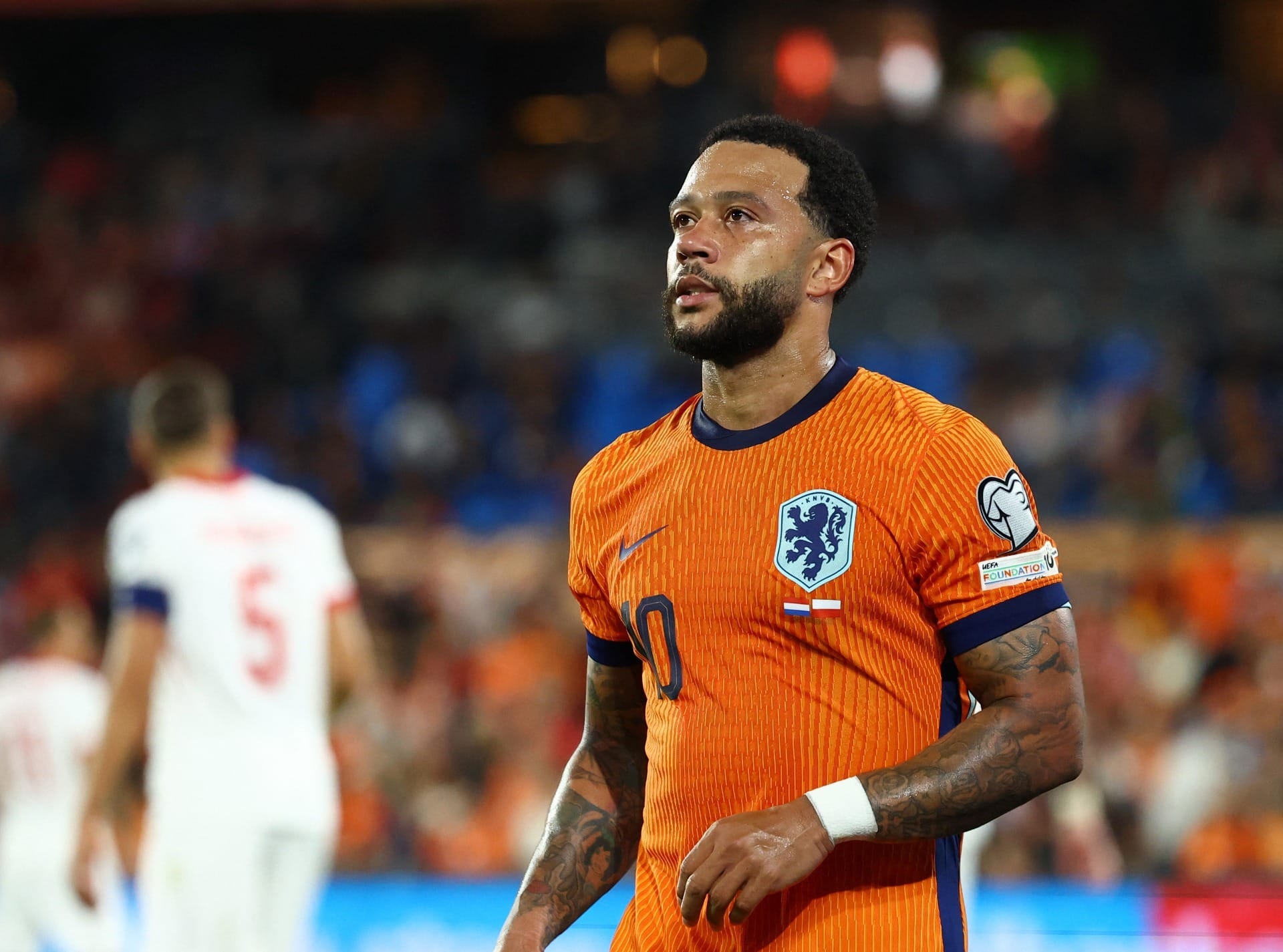 Problema de passaporte atrasa apresentação de Memphis Depay à seleção da Holanda