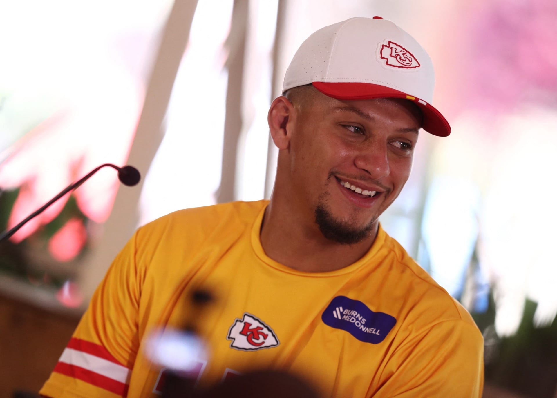 Destaques da NFL falam sobre futebol no Brasil: "Quem sabe me apaixono?"