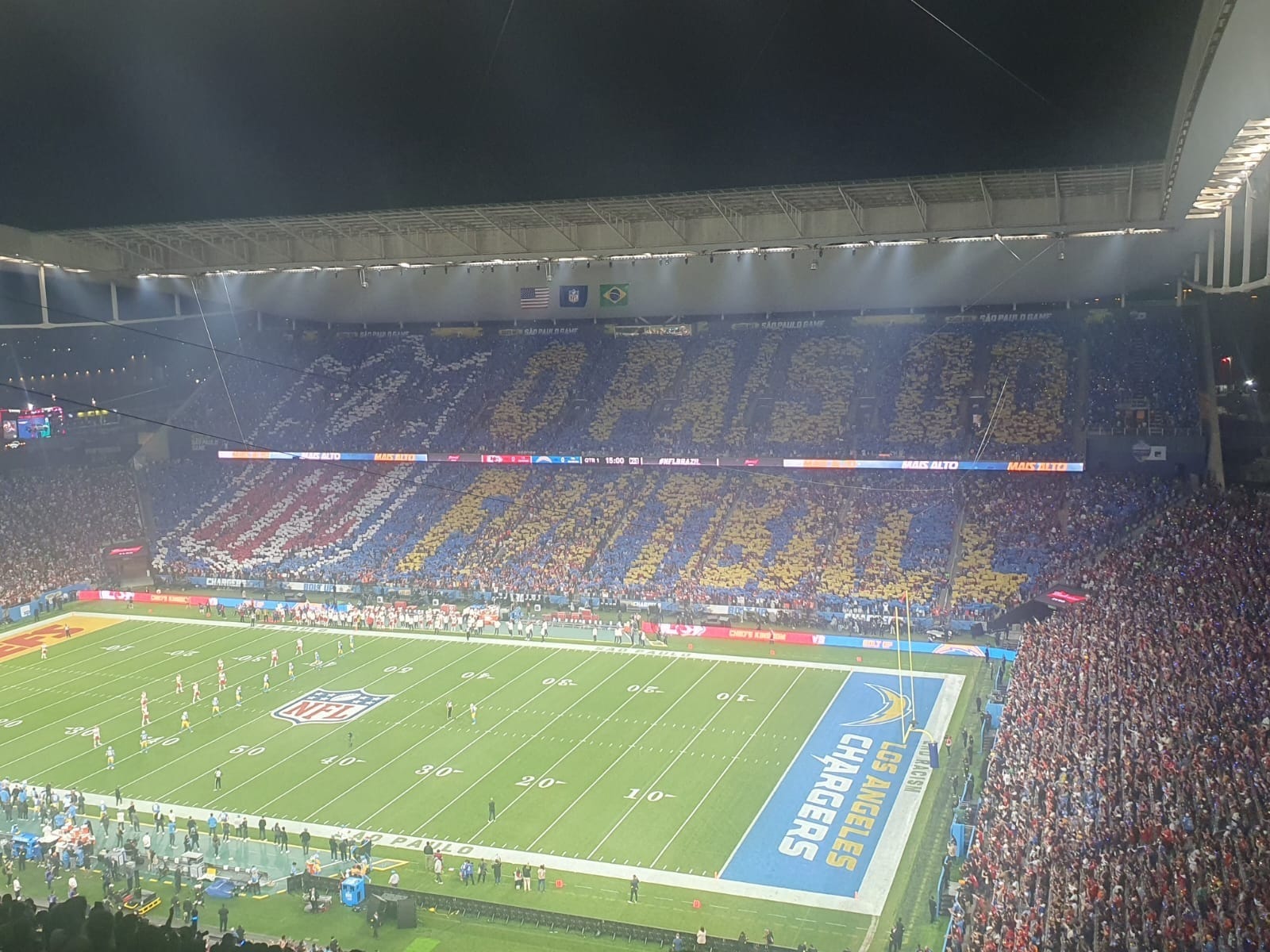 Ana Castela e mosaico animam torcida na NFL em SP: "País do Football"; veja