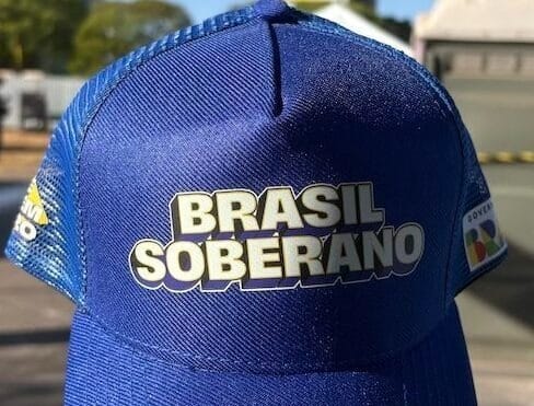 Governo distribui bonés com lema "Brasil Soberano" em desfile de 7 de Setembro
