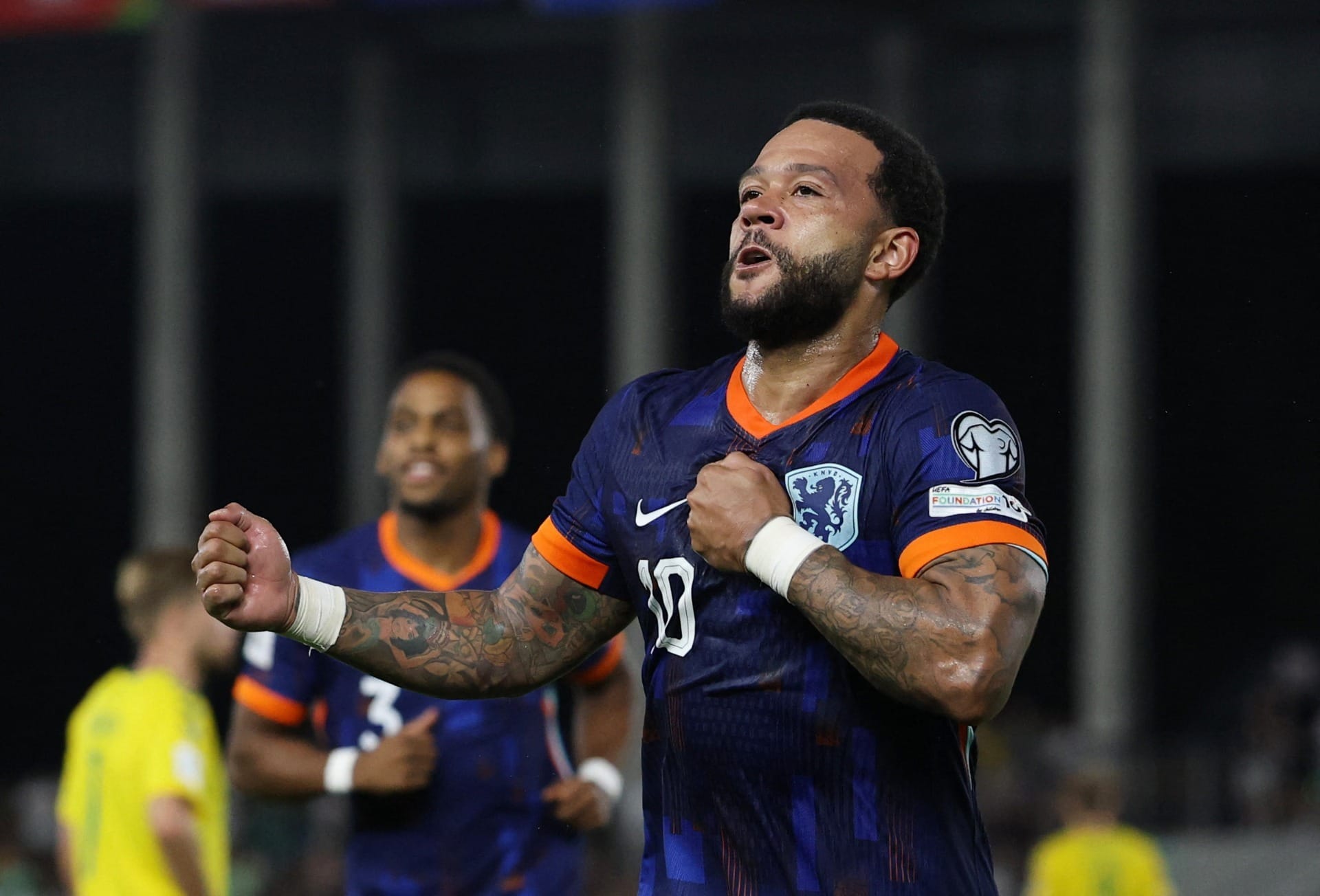 Memphis Depay faz 2 na vitória da Holanda sobre a Lituânia e entra para a história