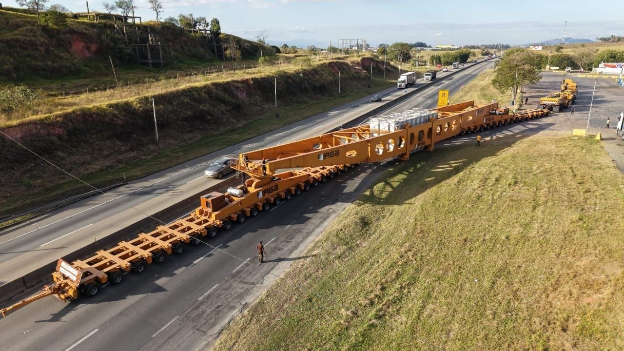 Mau tempo cancela passagem de carga pesada de 800 toneladas na Dutra