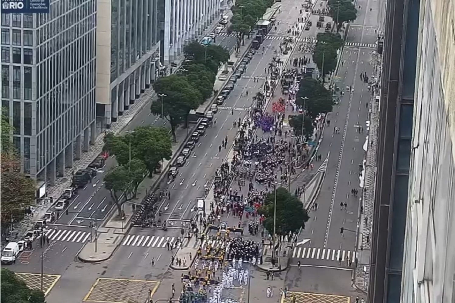 Presidente Vargas é palco do tradicional desfile de 7 de Setembro no Centro do Rio