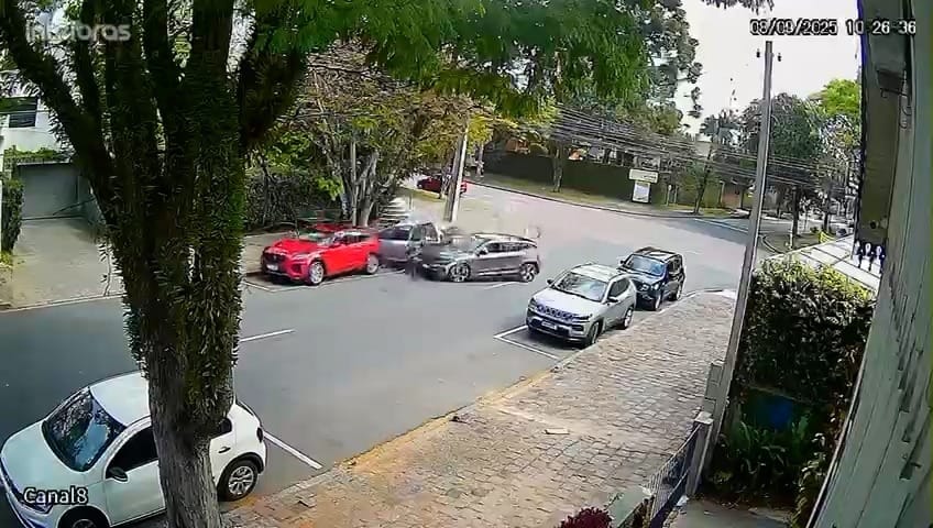 Flagrante: Adolescente de 17 anos é apreendido após furtar carro e causar acidente em Curitiba