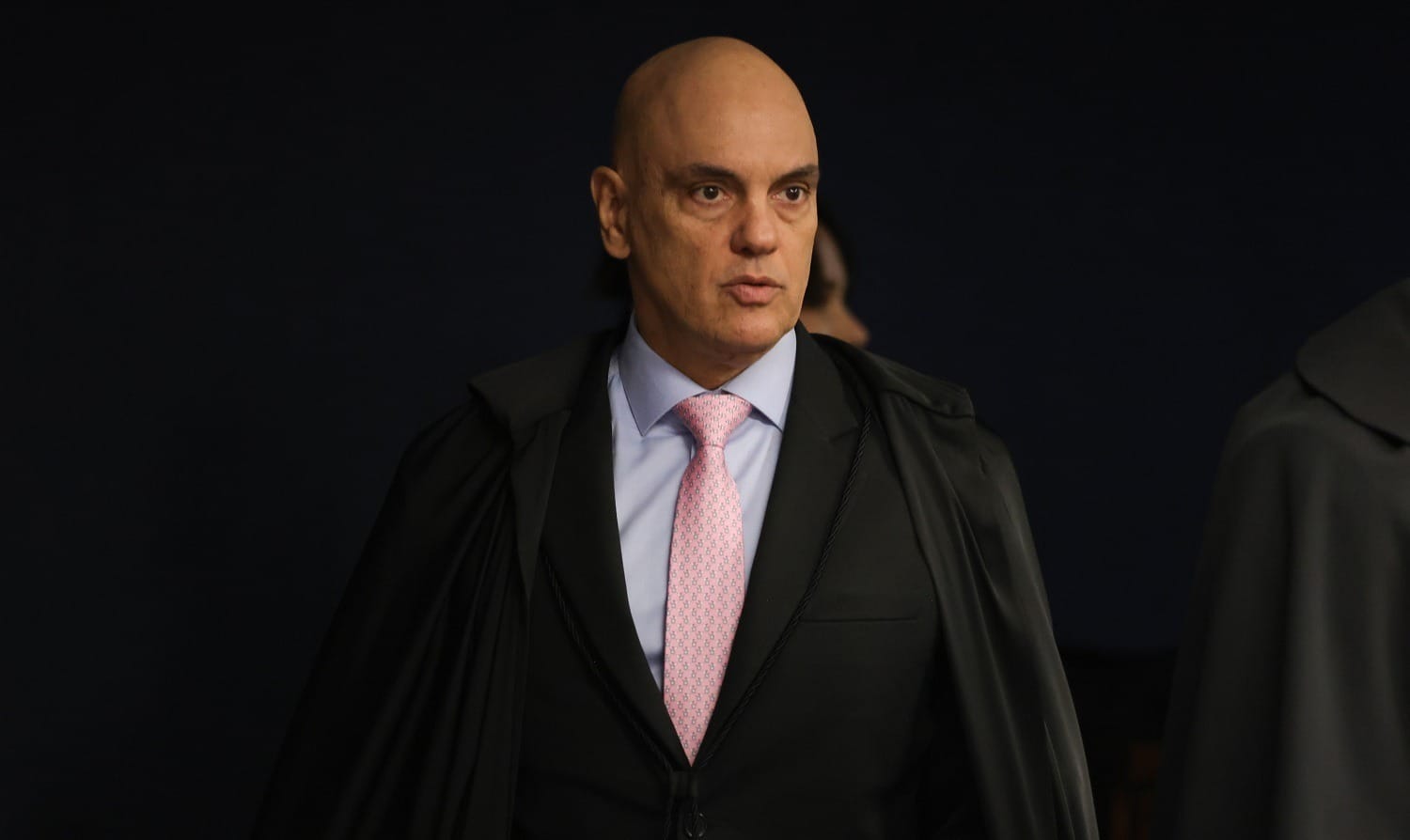 Oposição pede prisão de Moraes após troca de mensagens com Vorcaro