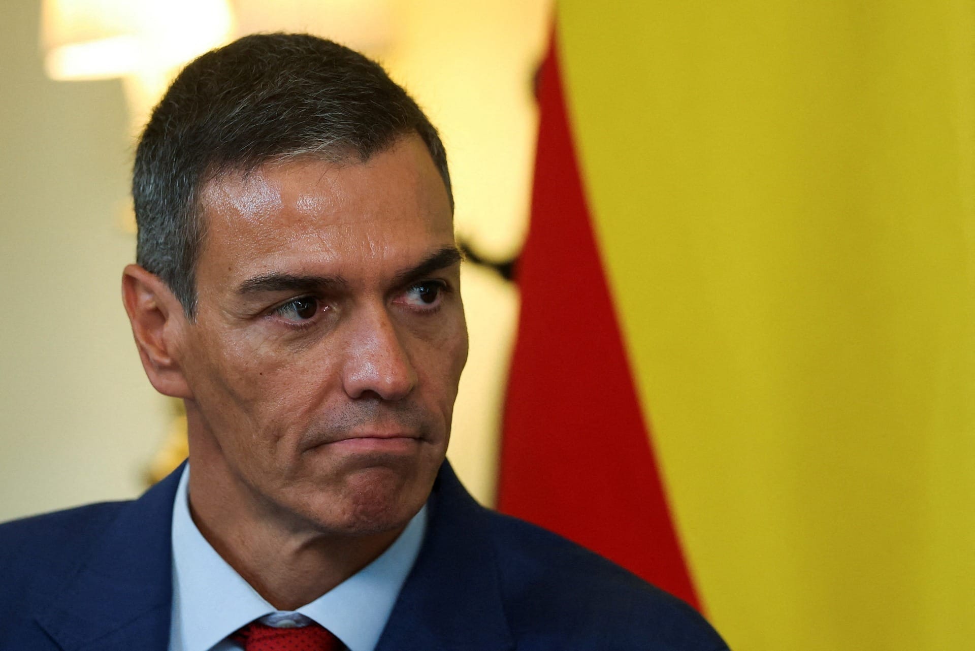 Premiê da Espanha condena racismo e Yamal critica “minoria ignorante”