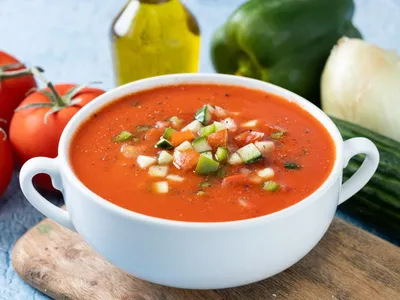 Gaspacho: dicas de como preparar a sopa que refresca no verão e aquece no inverno