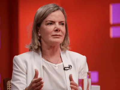 Gleisi critica Bolsonaro e pede instalação da CPI do Master no Senado