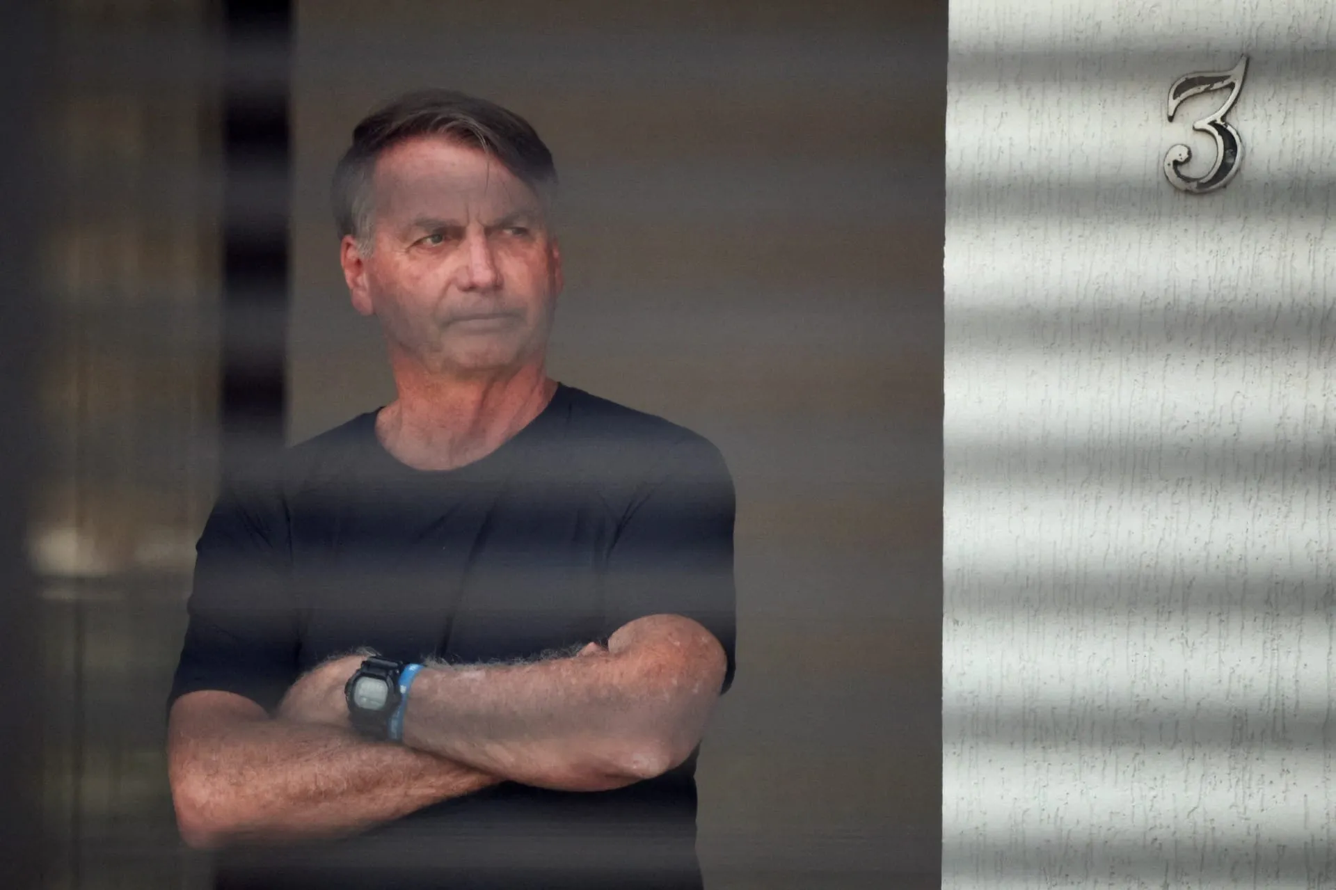 Moraes autoriza visitas de 5 familiares a Bolsonaro e veta assessores