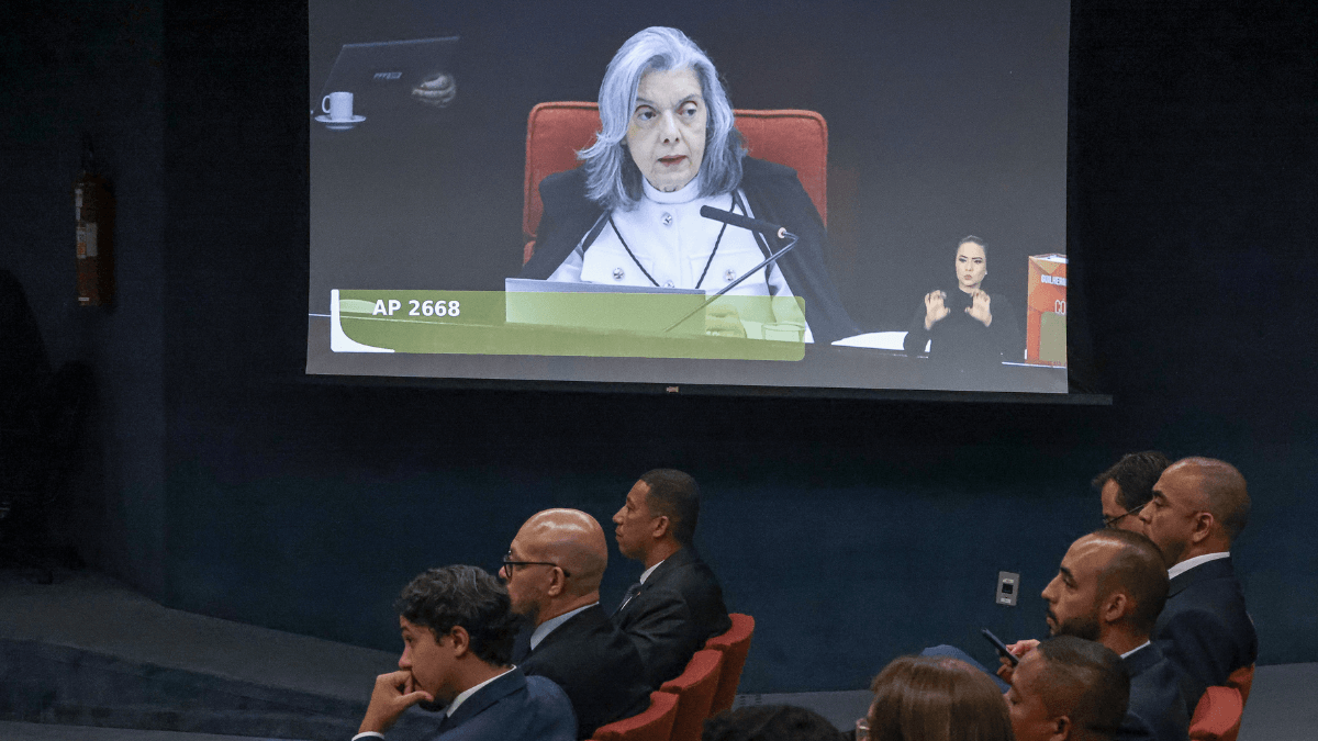 Cármen Lúcia diz que julgamento de tentativa de golpe revela “um Brasil que dói”