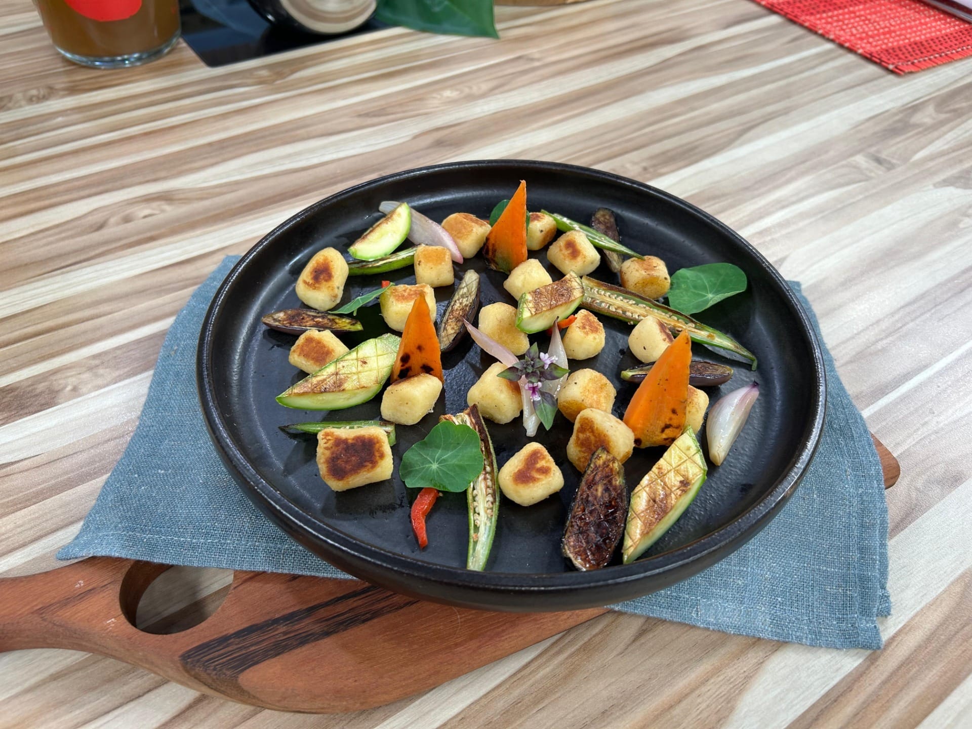 Nhoque de mandioca com legumes salteados do chef Bruno Hashimoto | Band Receitas