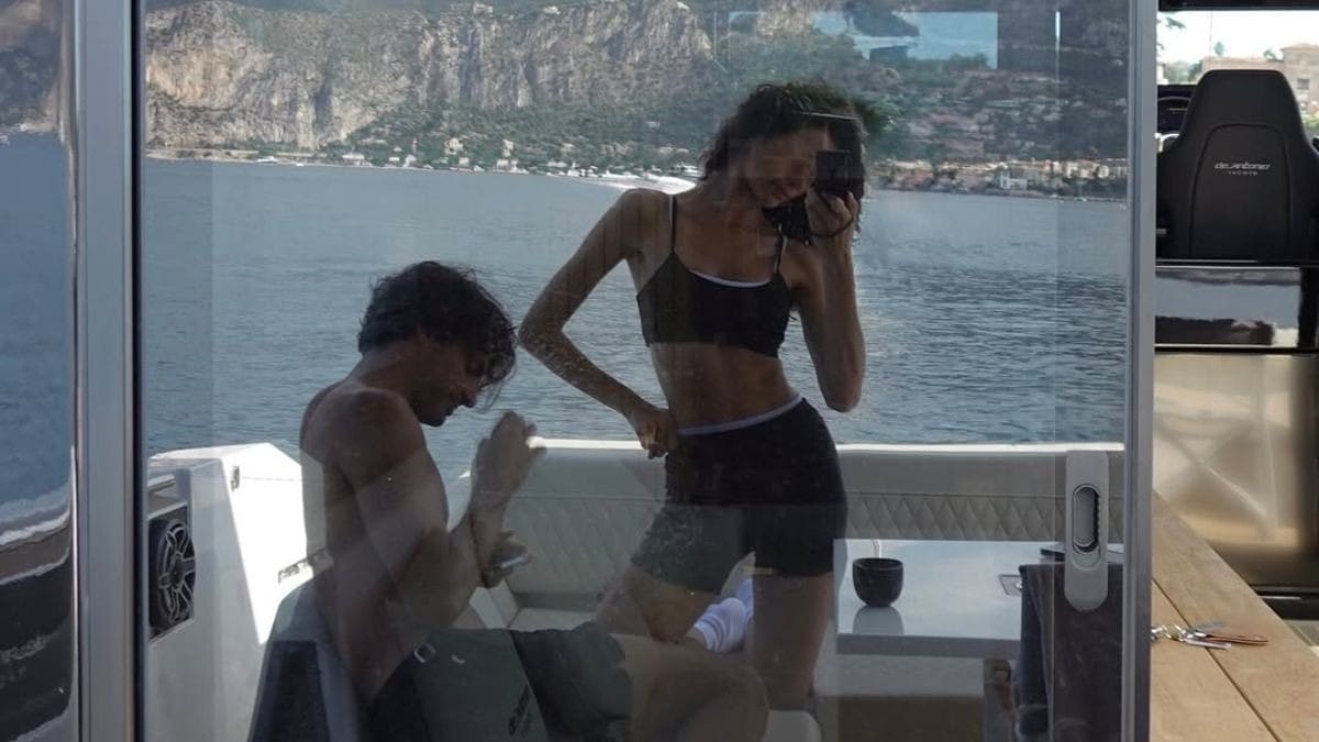 Carlos Sainz namora a modelo escocesa Rebecca Donaldson desde 2023