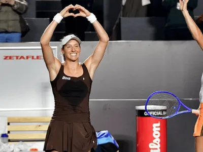 Luisa Stefani avança à semifinal de Roland Garros e garante recorde pessoal