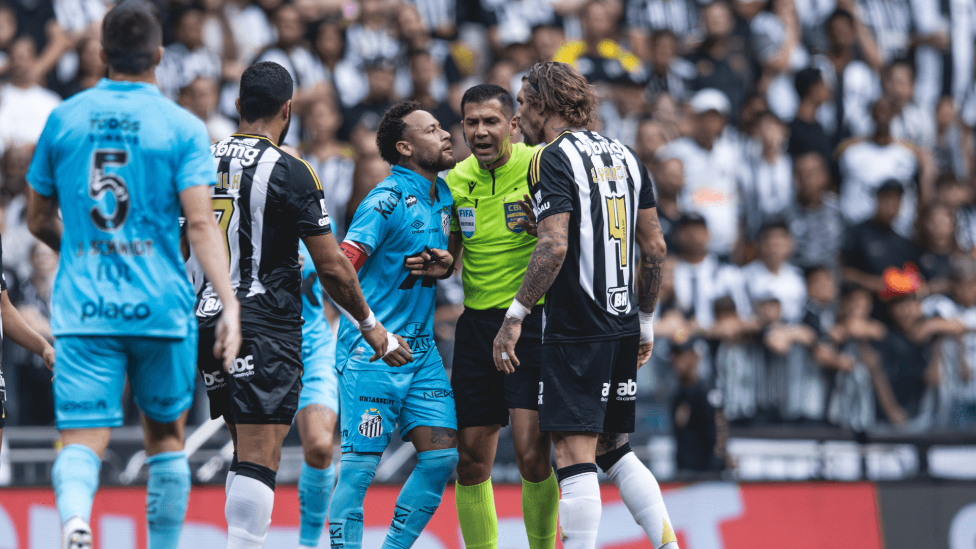 Em jogo movimentado, Santos e Atlético-MG ficam no empate pelo Brasileirão
