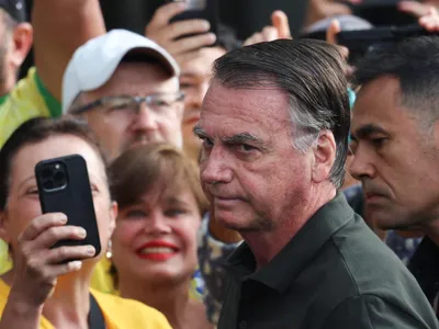 Moraes dá 24h para defesa de Bolsonaro explicar arma apreendida pela PMDF