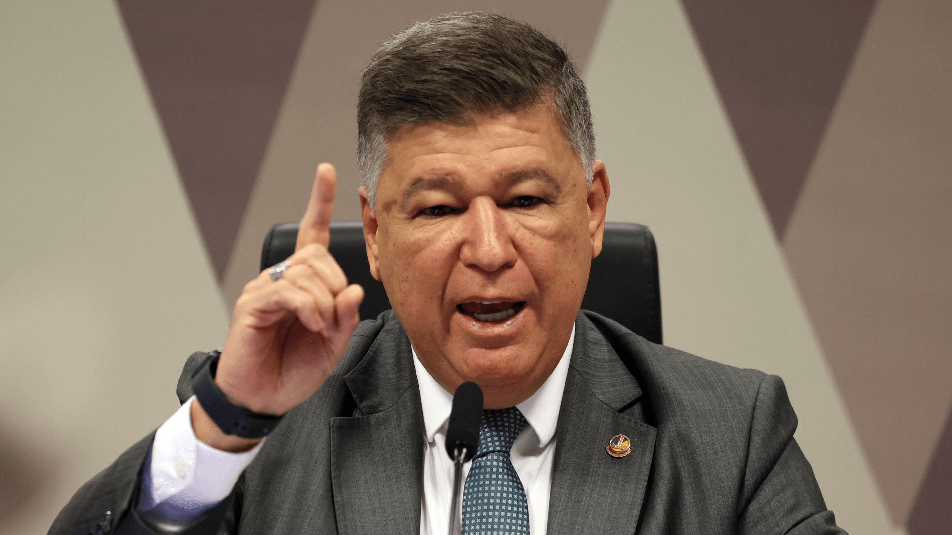 Carlos Viana recebe convite para disputar a Presidência da República