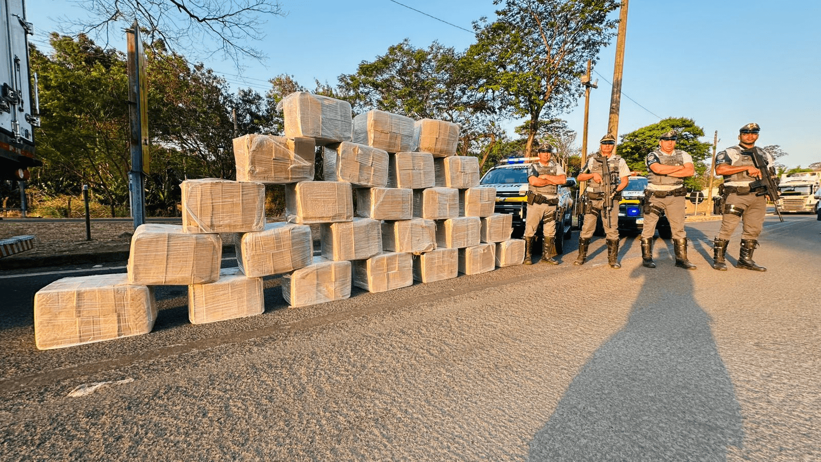 Caminhão é apreendido transportando mais de uma tonelada de maconha em Rancharia