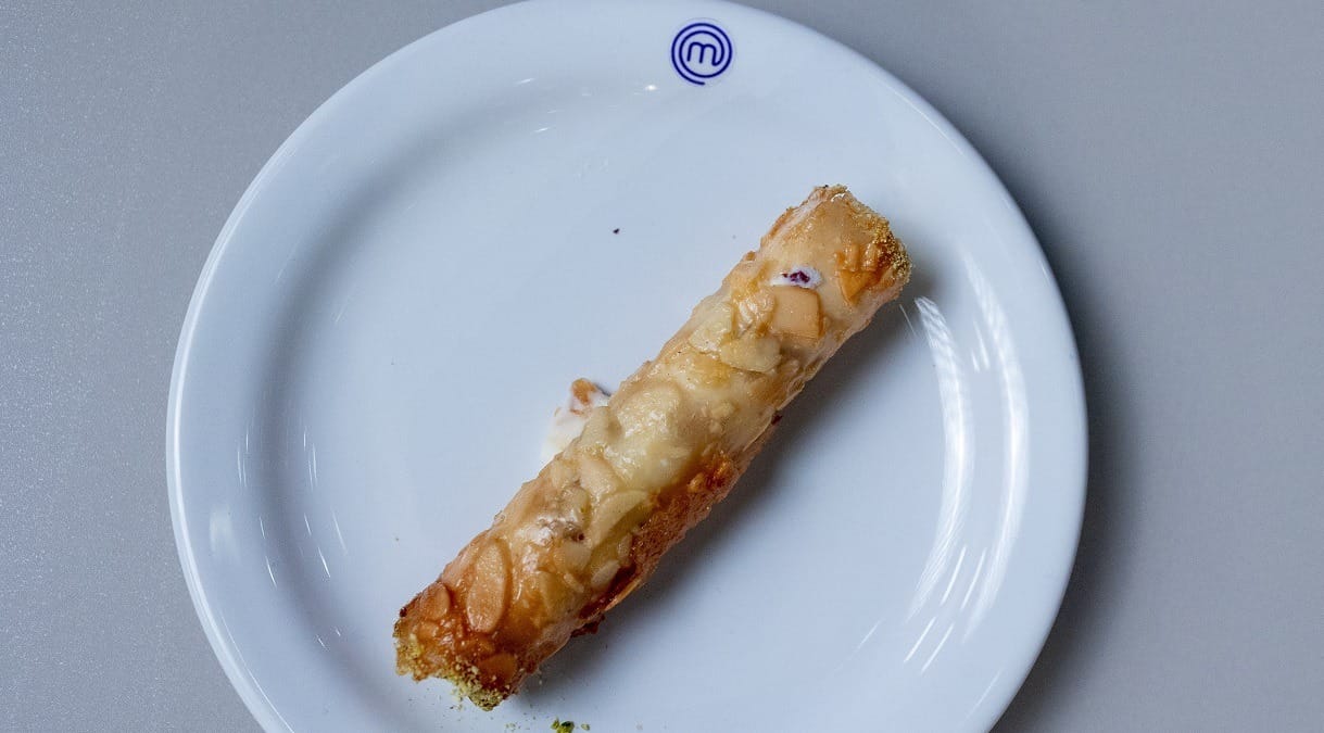 Canoli de ricota com cranberry, figo, damasco e crocante de pistache | Band Receitas