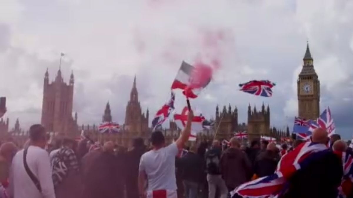 Marcha da extrema-direita termina com 25 detidos e policiais feridos em Londres