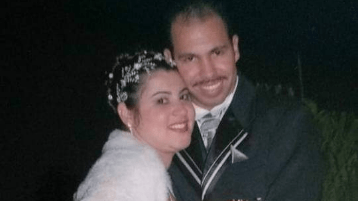 Homem é rejeitado pelos pais por casar com mãe solteira: 'Soco no peito'