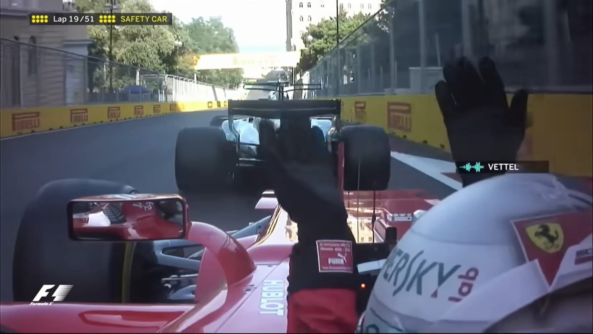 Vettel não gostou de freada de Hamilton e deu o troco (Imagem: Reprodução)