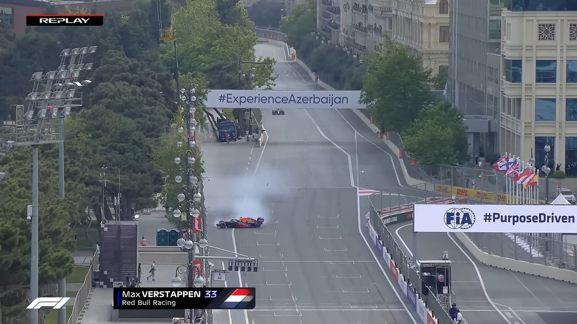 Verstappen bateu sozinho quando liderava o GP do Azerbaijão 2021 (Imagem: Reprodução)