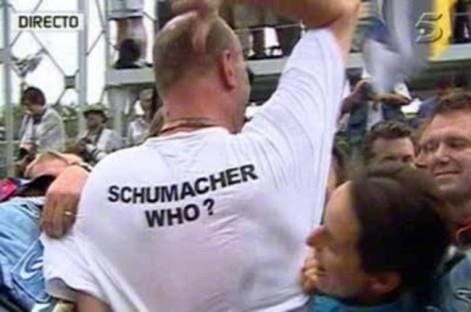 Mecânico da Renault comemora título de Alonso com camiseta que zoava Michael Schumacher