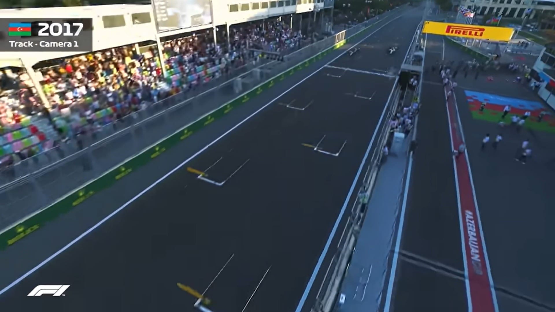 Bottas (à esquerda) ultrapassou Stroll (à direita) nos últimos metros (Imagem: Reprodução)