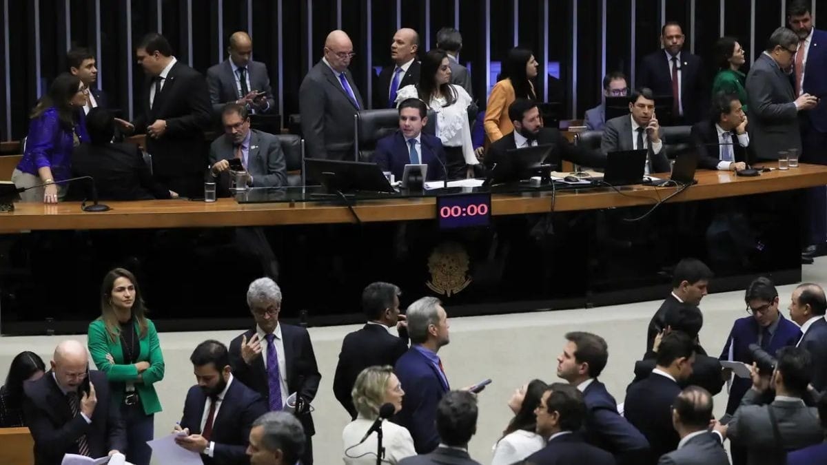 PEC da Segurança inclui redução da maioridade penal para crimes hediondos