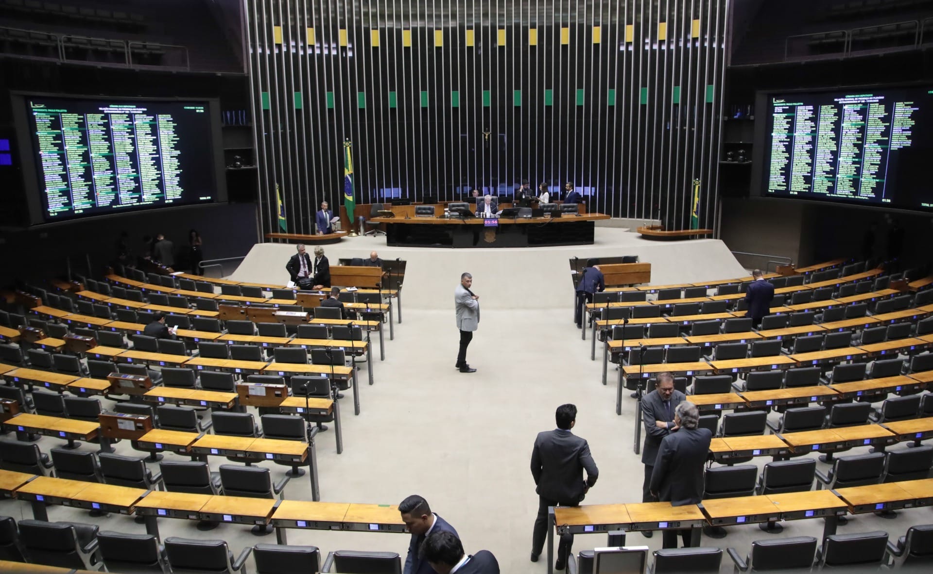 Câmara aprova PEC da blindagem; veja como votaram os deputados federais do Paraná