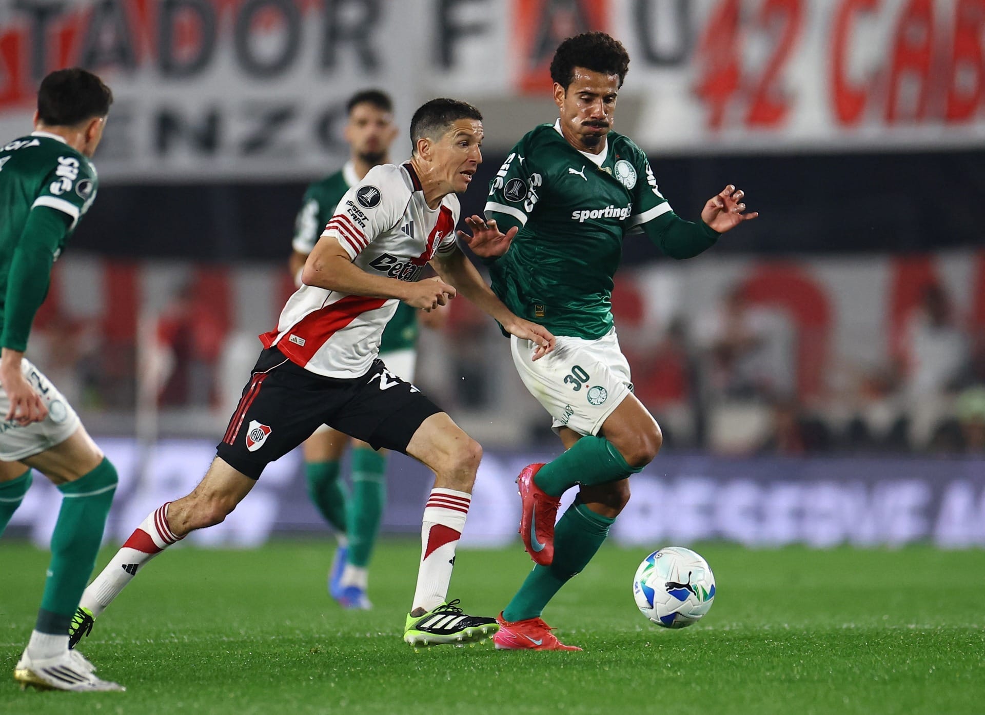 Apesar da vitória, Praetzel critica Palmeiras: "Recuou demais no 2º tempo"